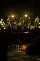 LOVE ME TENDER（撮影：YÜSUKE YAMATANI）