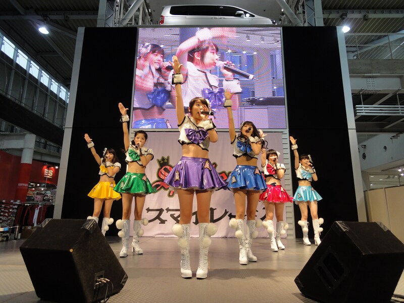 東京・MEGA WEB トヨタシティショウケースで行われたイベントより、ミニライブの模様。