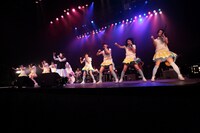 たむらぱんとエビ中は息の合ったダンスでオーディエンスを魅了。