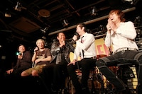 山本譲二×怒髪天トークバトルの様子。