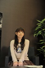 「劇場版 堀江由衣をめぐる冒険III」主演女優らしい優雅な表情を見せるほっちゃん。
