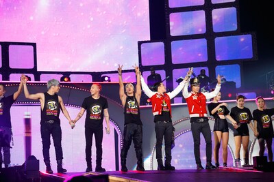 アンコールで挨拶する際、G-DRAGON（写真左から2番目）は「初めてのドームコンサートなのですごく心配でしたが、無事終わってホッとしています。日本に来ていつも良い思い出をもらっています」とコメント。