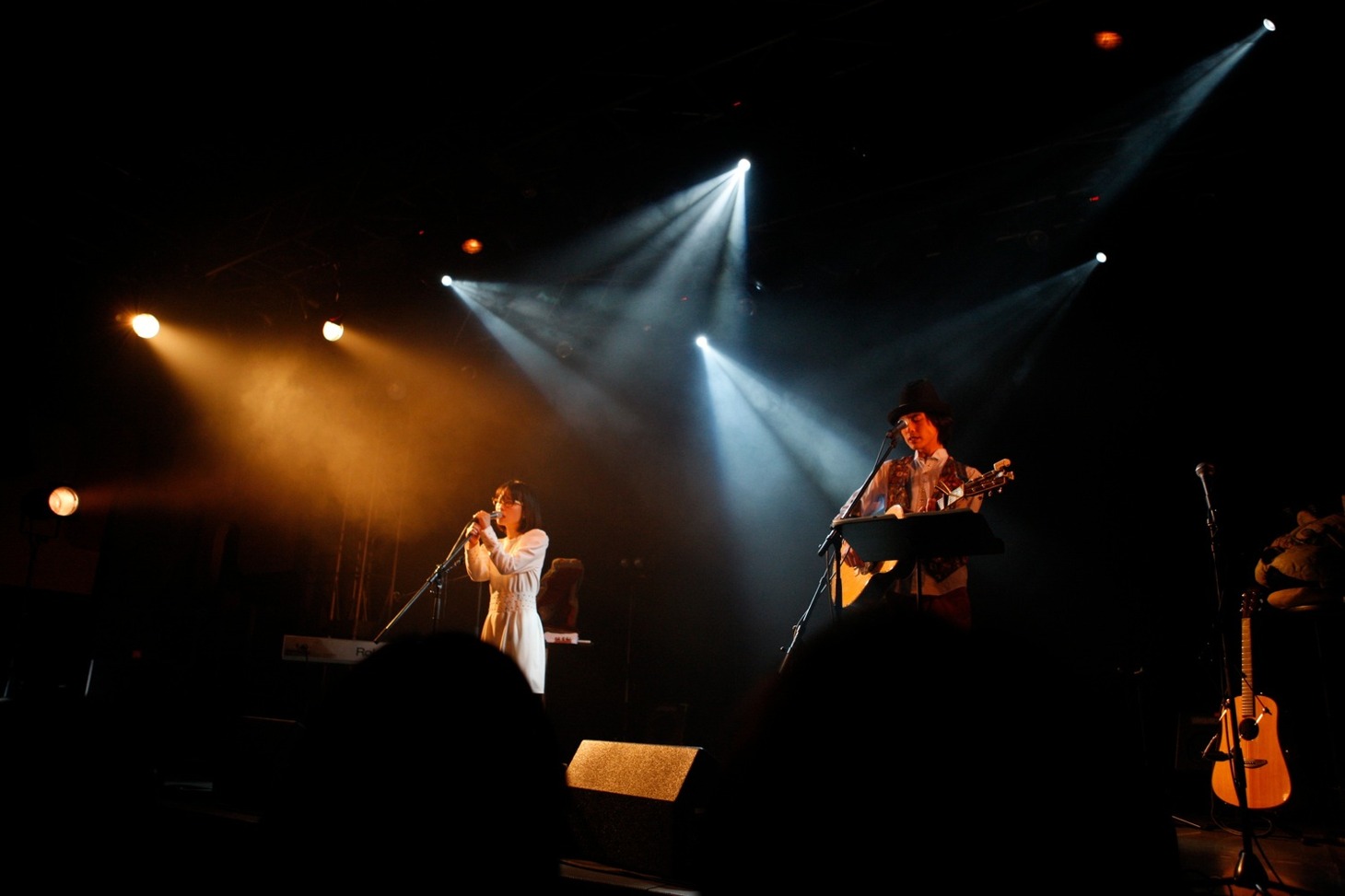 「蜜 ～eAt me! tour2012～ “召しませコンサート”『見逃すべからず見届けてっ』」東京公演の様子。（撮影：木村泰之）