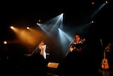 「蜜 ~eAt me! tour2012~ “召しませコンサート”『見逃すべからず見届けてっ』」東京公演の様子。(撮影:木村泰之)