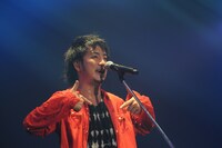 「ロックの学園 in 東北」より遊助のライブの様子。（撮影：中嶌英雄）