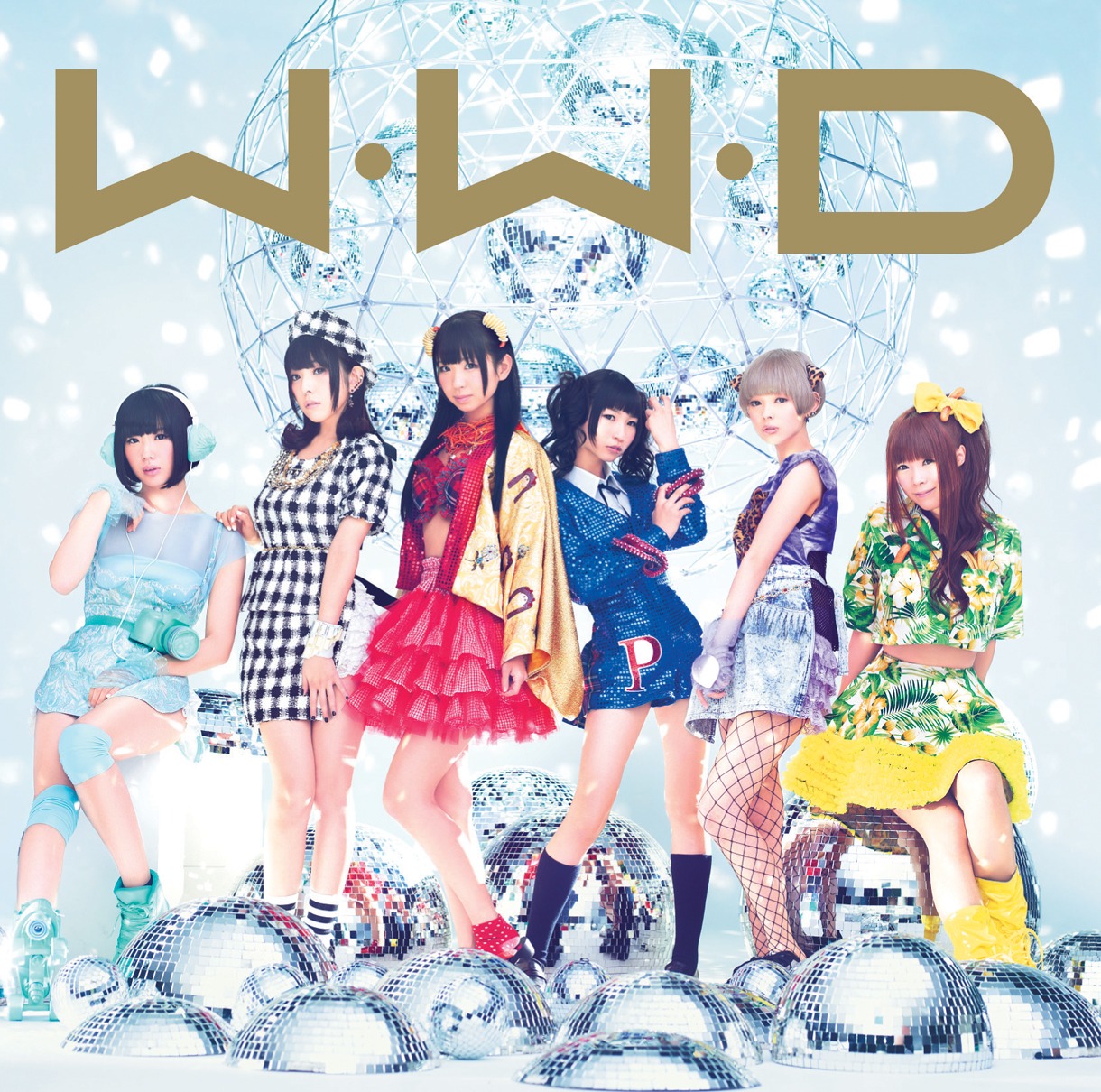 ナタリーではシングル「W.W.D」（写真は初回限定盤Aジャケット）発売時、吉田豪がメンバーの過去に迫るロングンタビューを公開した。