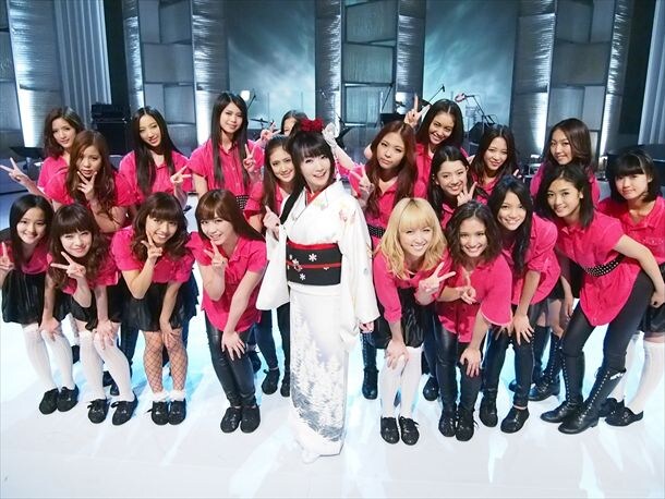 「津軽海峡・冬景色」収録時の水樹奈々×E-Girls×FLOWER。