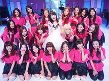 「Pearl-White Eve」収録時の水樹奈々×E-Girls×FLOWER。