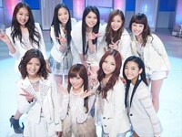 「恋人がサンタクロース」収録時のFLOWER。