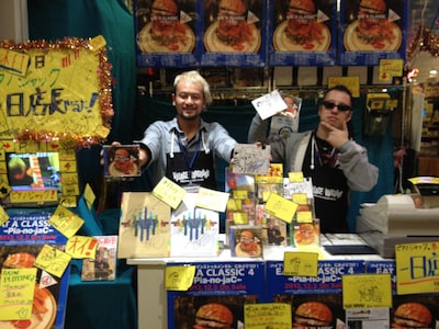 ヴィレッジヴァンガードイオンモールMOZOワンダーシティ店にて1日店長を務めた→Pia-no-jaC←の2人。