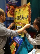 自らCD売り場を設営する→Pia-no-jaC←の2人。