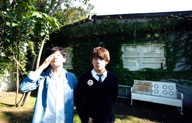 KENSUKE.A（Dr / 写真左）、WATARU.S（Vo, G / 右）の2人で再始動するSISTER JET。