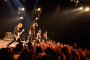 今週の人気の画像9位は「倍率30倍！GLAYお台場プレミアムライブで新曲続々披露」より、12月10日のライブの模様。