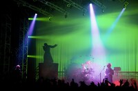 観客を驚かせる演出も光った「狂乱狂唱～21st Century Baby～」の演奏中の模様。