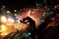 12月6日に行われた渋谷CLUB QUATTRO公演の模様。