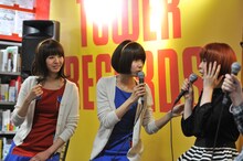 「どんなに髪型が変わっても志帆ちゃんは志帆ちゃんだから、どんどん遊んでいいと思う」とレナ（写真中央）。会場には温かい拍手が鳴り響いた。