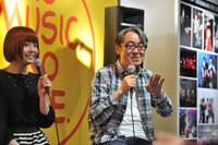 南波（写真左）は嶺脇社長（右）が社長になる前から付き合いがあるため、今もあえて親しみを込めて「嶺脇さん」と呼んでいるという。