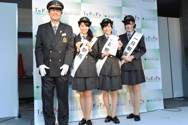 乃木坂46生駒、白石、桜井が制服姿でコラボポスターPR - 音楽ナタリー 