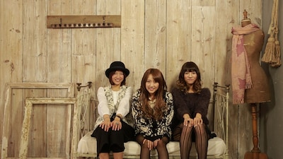 左から宮澤佐江、高橋みなみ、高城亜樹。