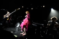 「花はここに咲いています」リリース記念ワンマンライブの様子。 （撮影：橋本塁）