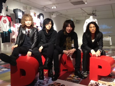 「タワモン」会場に勢揃いしたTHE YELLOW MONKEYのメンバー。