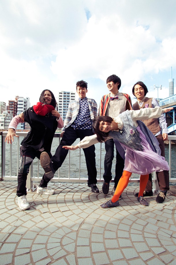 東京カランコロンは本日12月13日に東京・LIQUIDROOM ebisuで主催イベント「ワンマ ソVol.4」を開催。そのステージ上で今回の朗報を発表した。