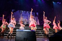 「私立恵比寿中学年忘れ大学芸会『エビ中のジャングル大冒険』」の様子。