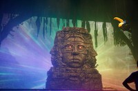 光を放つ無関心地蔵。