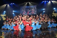 東京・中野サンプラザホールで12月16日に行われた「X'mas Rock'n Roll Night～裸のまんまで出ておいで～」の様子。