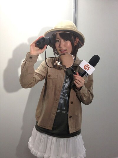 探検隊に扮した小松未可子。
