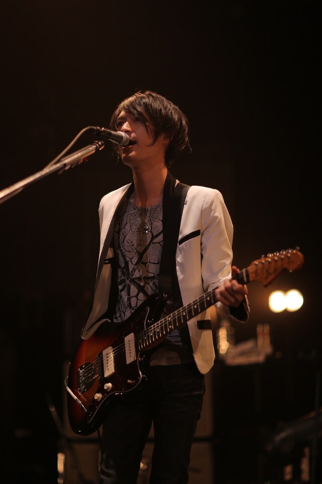 光村龍哉（Vo, G） （撮影：上飯坂一）