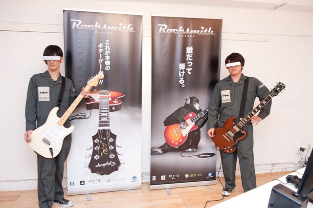 写真左からヤノ（Dr, Vo）とハヤシ（G, Vo, Syn, Programming）。