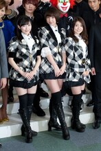 昨年「フライングゲット」で大賞を射止め、連覇の期待がかかるAKB48。写真左から渡辺麻友、篠田麻里子、大島優子。