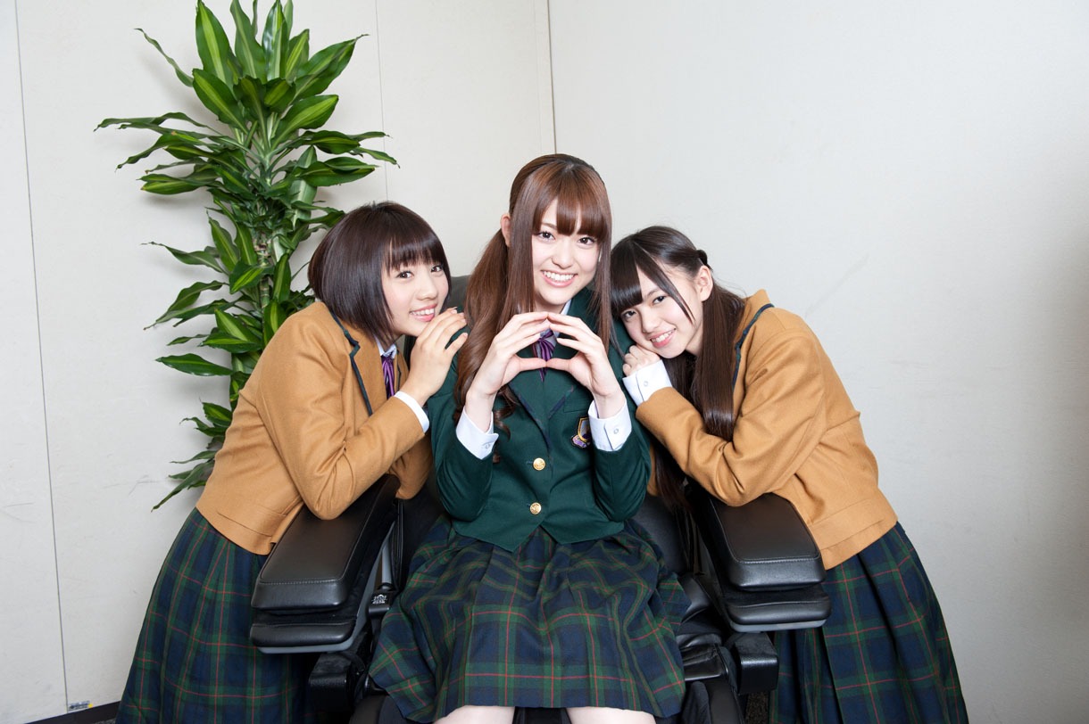 左から能條愛未、松村沙友理、齋藤飛鳥。