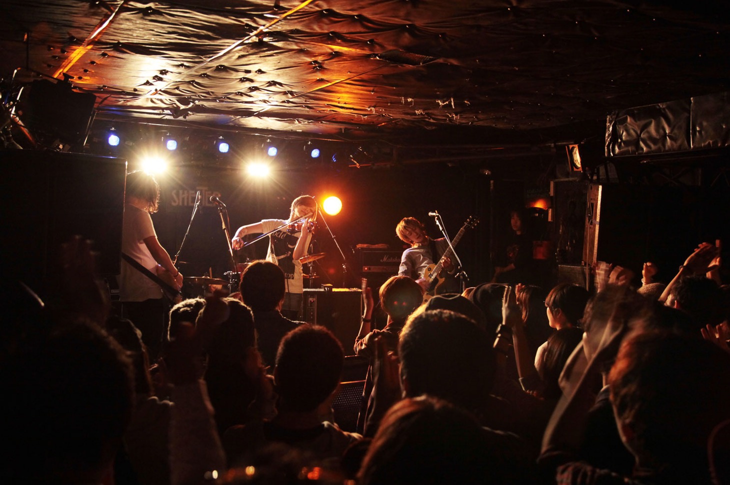 「odd "biotop" release tour final『ONE MAN SHOW !!!』」の模様。