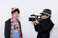 左から笹口騒音ハーモニカ（うみのて）、竹内道宏。