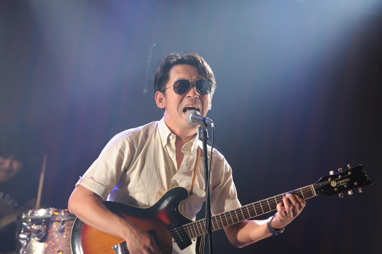 金剛地武志（写真は2012年9月に行われたyes, mama ok?自主企画ライブ「俺たち"YES!"」の様子）
