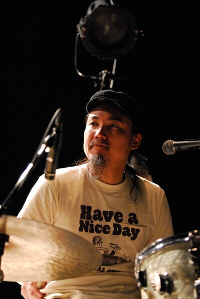 宮原“TOYIN”良太（Dr）（撮影：KAZUHARU IGARASHI）