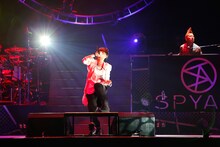 IKE（写真左 / Vo）、ENZEL☆（写真右 / DJ）（撮影：Tsukasa Miyoshi）