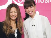 トーク収録後の倉木麻衣（写真左）と深田恭子（右）。