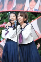 左から桜井玲香、橋本奈々未。