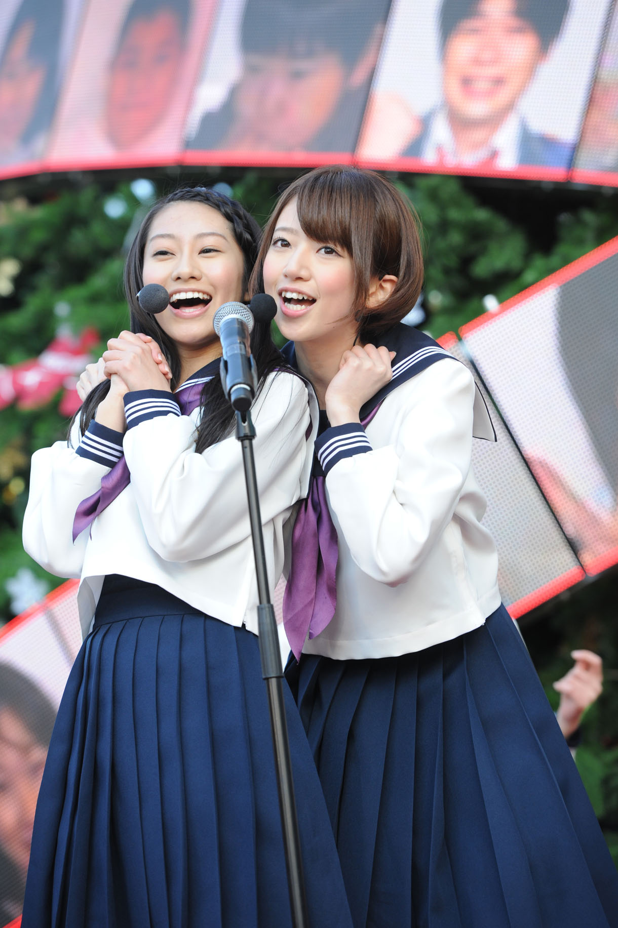 左から桜井玲香、橋本奈々未。