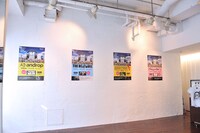 ポスターが展示された原宿BEAMS T店内の様子。