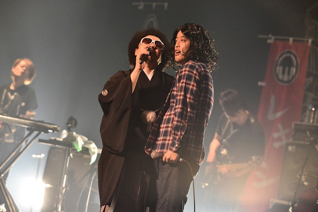 斉藤和義を意識した齋藤谷津衛門（写真右）とレキシ（左）。