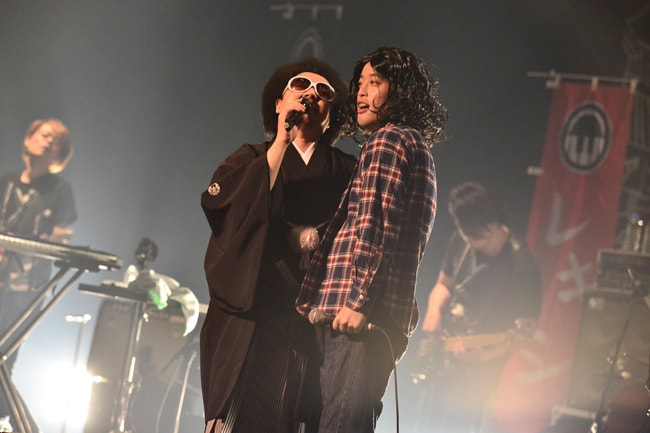 斉藤和義を意識した齋藤谷津衛門（写真右）とレキシ（左）。