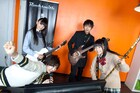 エビ中＆ピエール中野、ロックスミス中学でギターバトル