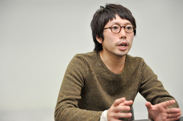 終始真剣なまなざしでインタビューに応えていた高橋優。