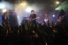 DOESが12月20日に行った東京公演の模様。（Photo by shimbo yuki）