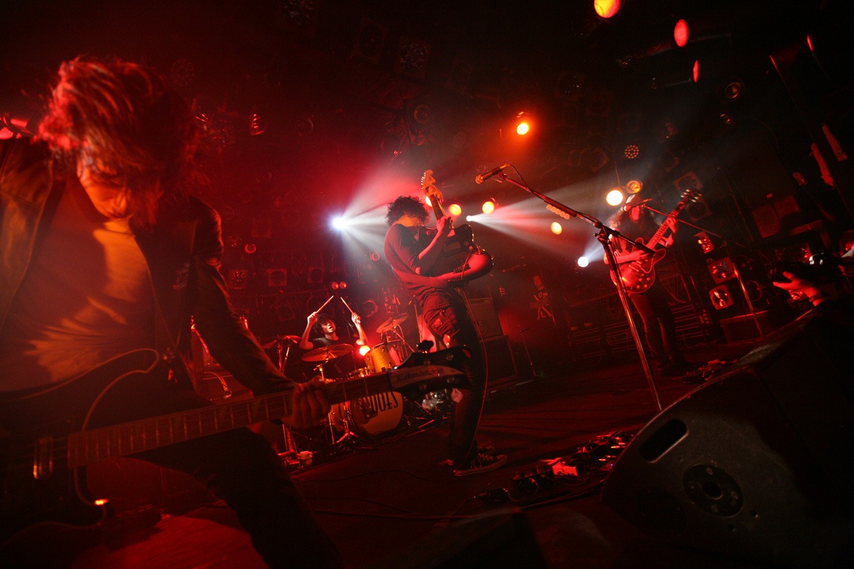 DOESが12月20日に行った東京公演の模様。（Photo by shimbo yuki）