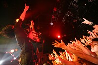 DOESが12月20日に行った東京公演の模様。（Photo by shimbo yuki）